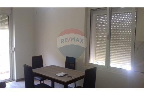 Tirane, jepet me qera apartament 2+1 Kati 2, 70 m² 600 € (Rruga e Durresit)
