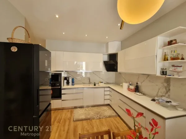 Tirane, shes apartament 3+1+Aneks+Ballkon Kati 1, 125 m² 430.000 € (Secret Garden rezidenc Tirana Albania)