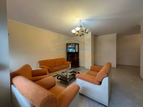 Tirane, jepet me qera 3+1 Kati 4, 166 m² 1.200 € (Rruga e Dibres)