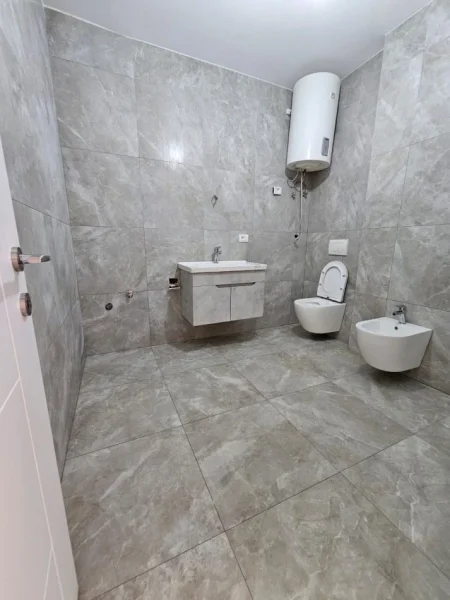 Tirane, shitet apartament 1+1 Kati 3, 145.000 € 