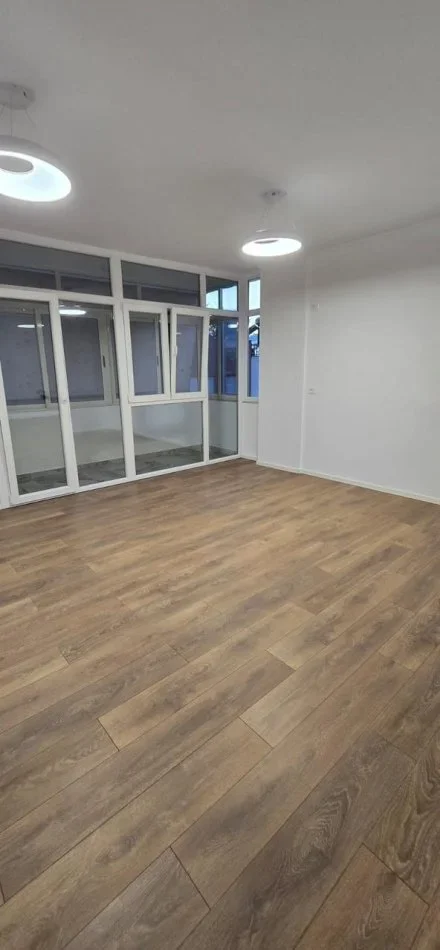 Tirane, shitet apartament 2+1 Kati 7, 93 m² 218.000 € (Prokuroria e Tiranes)