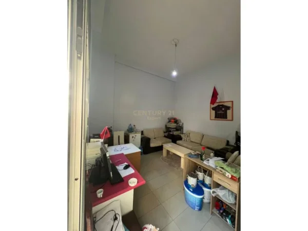 Tirane, jepet me qera ambjent biznesi Kati 0, 36 m² 350 € (Astir)