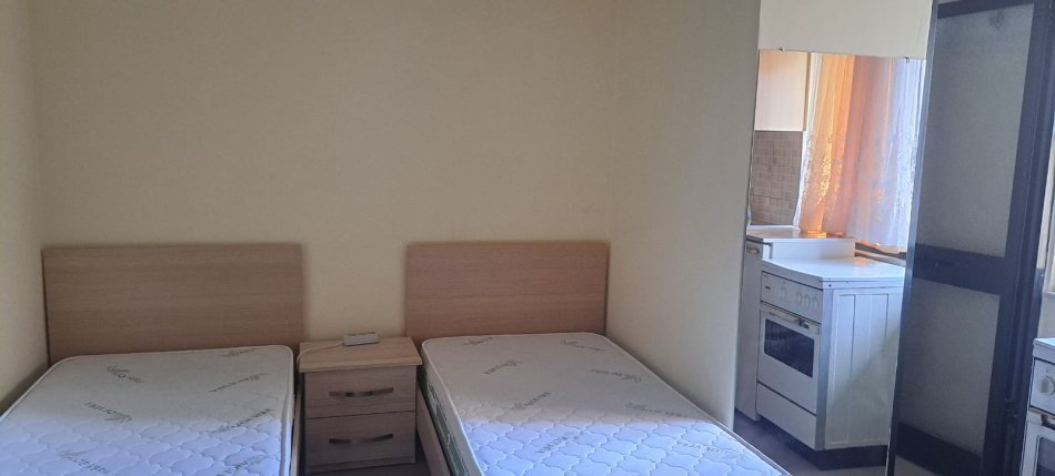 Tirane, jepet me qera garsonier 1+1 Kati 1, 30 m² 300 € (RR Qemal Stafa perballe Shkolles Fan Noli-2 min me Pazarin e Ri)