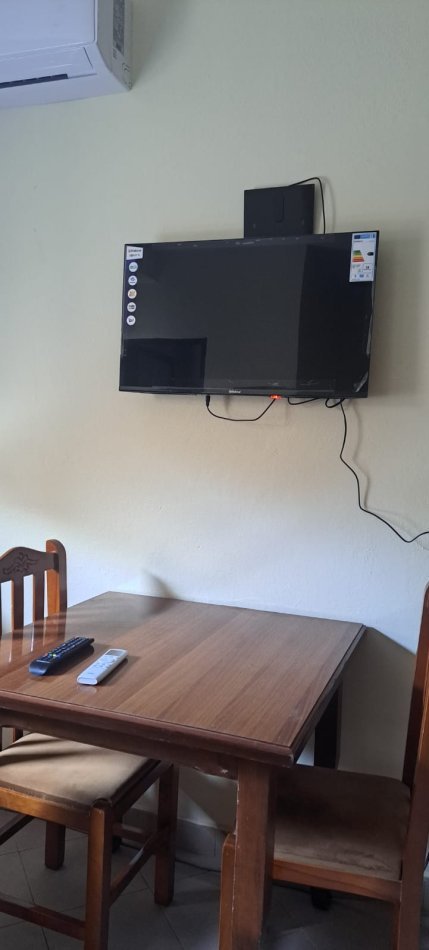 Tirane, jepet me qera garsonier 1+1 Kati 1, 30 m² 300 € (RR Qemal Stafa perballe Shkolles Fan Noli-2 min me Pazarin e Ri)