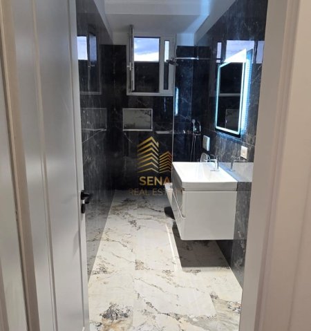 Tirane, shitet apartament 2+1+Ballkon Kati 7, 93 m² 218.000 € (Rruga Hysen Dalliu)