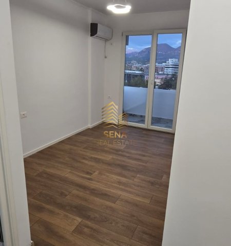 Tirane, shitet apartament 2+1+Ballkon Kati 7, 93 m² 218.000 € (Rruga Hysen Dalliu)
