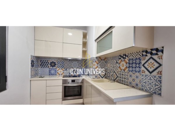 Tirane, jepet me qera apartament 2+1+Ballkon Kati 6, 157 m² 1.100 € (Rruga e Elbasanit, pranë Ambasades Amerikane Tirana, Albania)