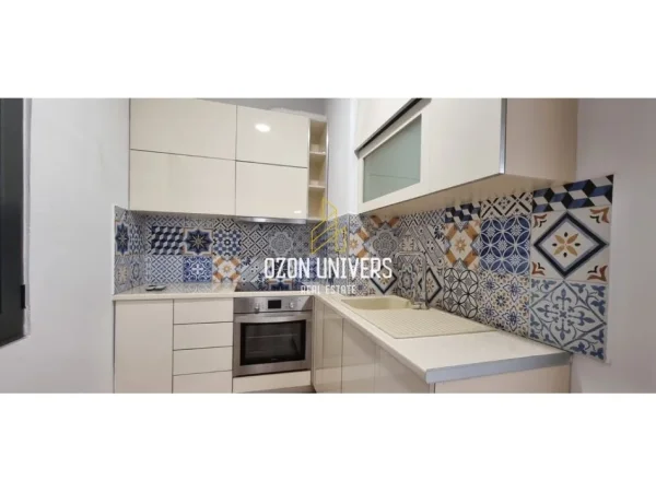 Tirane, jepet me qera apartament 2+1+Ballkon Kati 6, 157 m² 1.100 € (Rruga e Elbasanit, pranë Ambasades Amerikane Tirana, Albania)