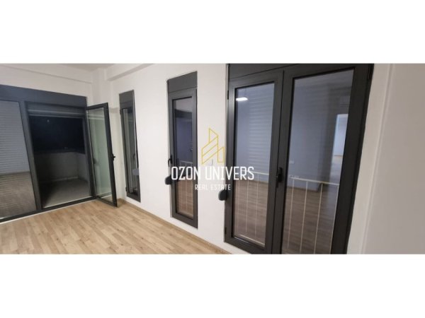 Tirane, jepet me qera apartament 2+1+Ballkon Kati 6, 157 m² 1.100 € (Rruga e Elbasanit, pranë Ambasades Amerikane Tirana, Albania)