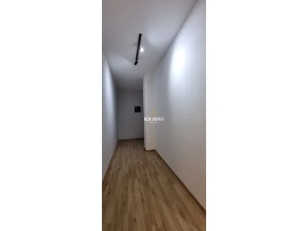 Tirane, jepet me qera apartament 2+1+Ballkon Kati 6, 157 m² 1.100 € (Rruga e Elbasanit, pranë Ambasades Amerikane Tirana, Albania)