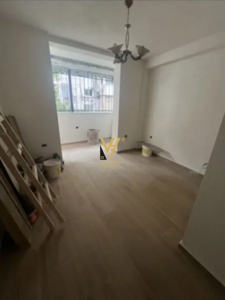 Tirane, jepet me qera ambjent biznesi Kati 1, 50 m² 600 € (SHESHI WILLSON)