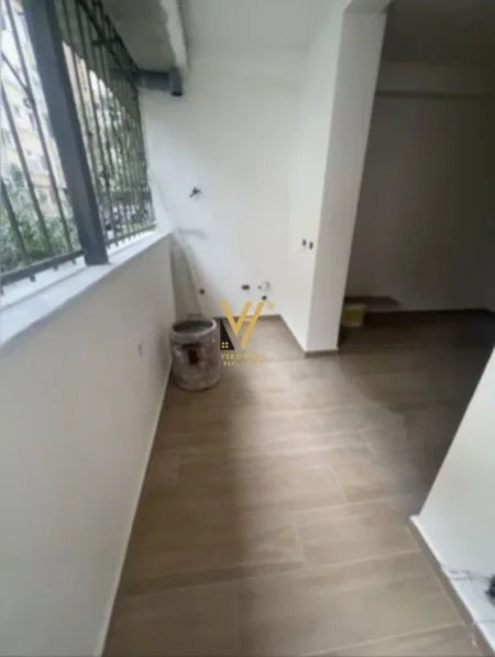 Tirane, jepet me qera ambjent biznesi Kati 1, 50 m² 600 € (SHESHI WILLSON)