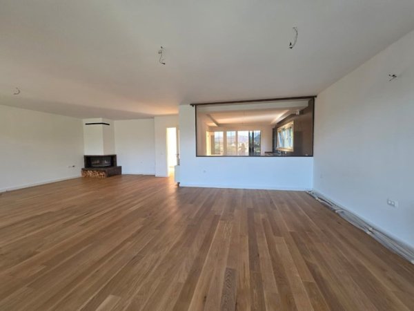 Tirane, shitet Vile 4+1 Kati 0, 444 m² (Lunder)