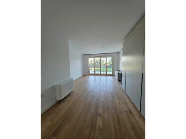 Tirane, shitet Vile 4+1 Kati 0, 444 m² (Lunder)