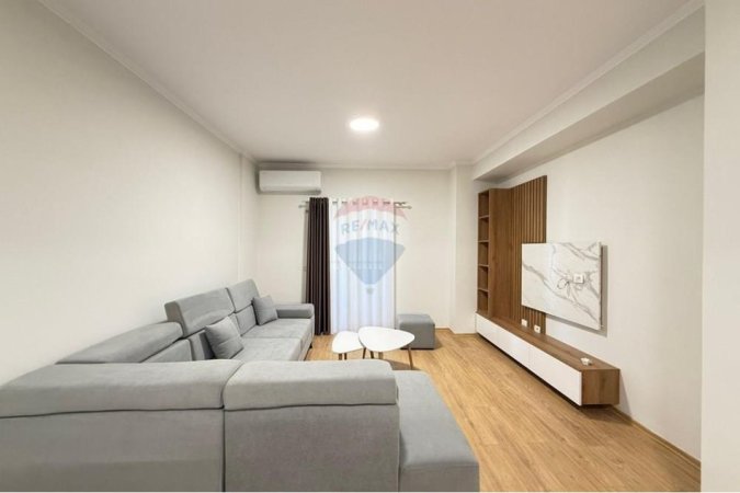 Tirane, jepet me qera apartament 2+1 Kati 5, 135 m² 800 € (Zogu i Zi,)