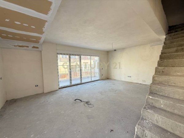Tirane, shes apartament duplex 3+1+Aneks+Ballkon Kati 4, 140 m² 390.000 € 