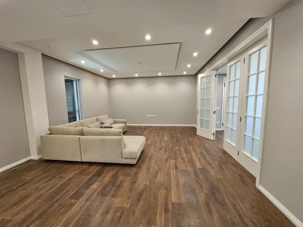 Tirane, jepet me qera Vile 5+1 , 803 m² 5.000 € (Teg)