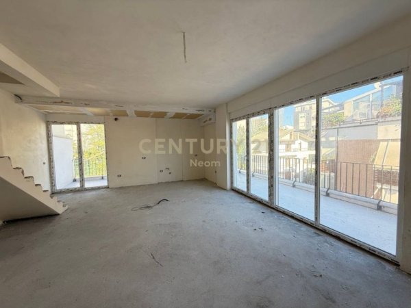 Tirane, shes apartament duplex 3+1+Aneks+Ballkon Kati 4, 140 m² 390.000 € 