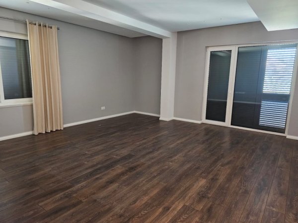Tirane, jepet me qera Vile 5+1 , 803 m² 5.000 € (Teg)
