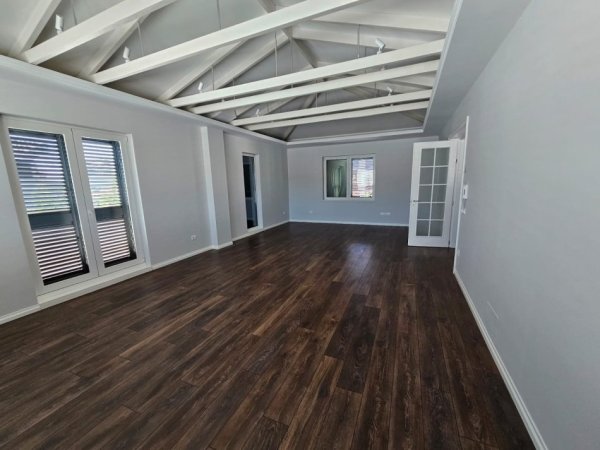 Tirane, jepet me qera Vile 5+1 , 803 m² 5.000 € (Teg)