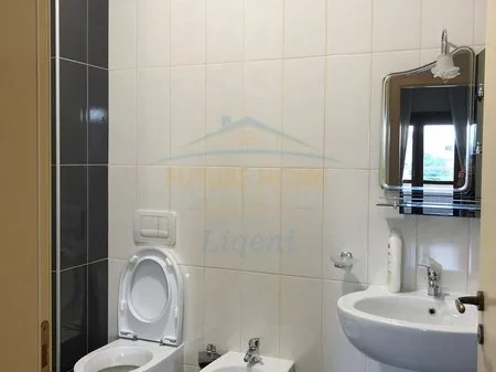 Tirane, jepet me qera apartament 3+1 Kati 6, 135 m² 1.500 € (Kopshti Zoologjik)