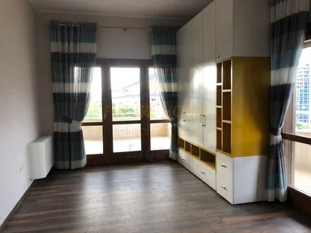 Tirane, jepet me qera apartament 3+1 Kati 6, 135 m² 1.500 € (Kopshti Zoologjik)
