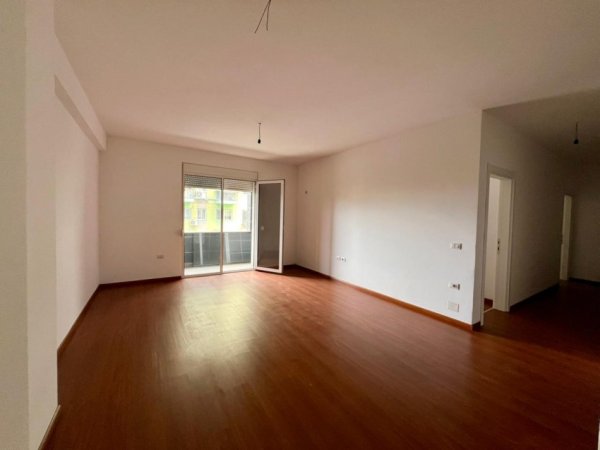 Tirane, jepet me qera apartament 2+1+Ballkon Kati 2, 128 m² 650 € (Rruga Ndre Mjeda)