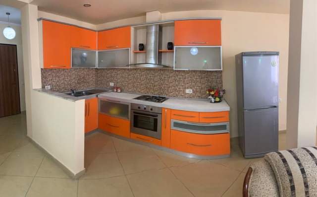 Tirane, jap me qera apartament 3+1 Kati 3
