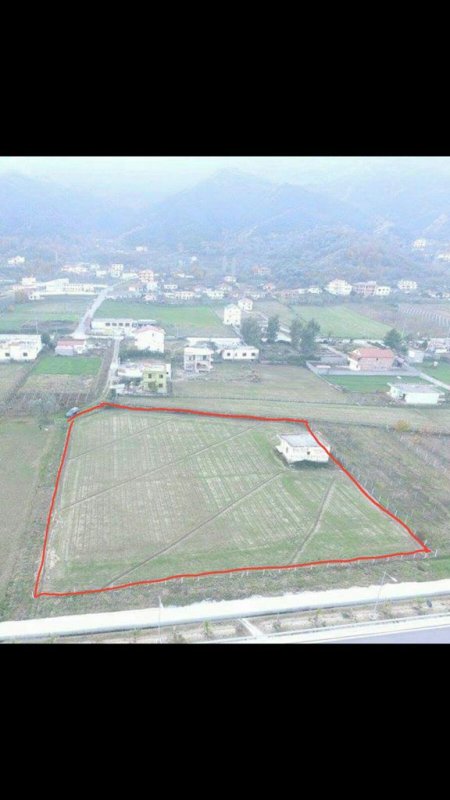 Tirane, shes toke 3.850 m² 250.250 Euro (Berzhite)