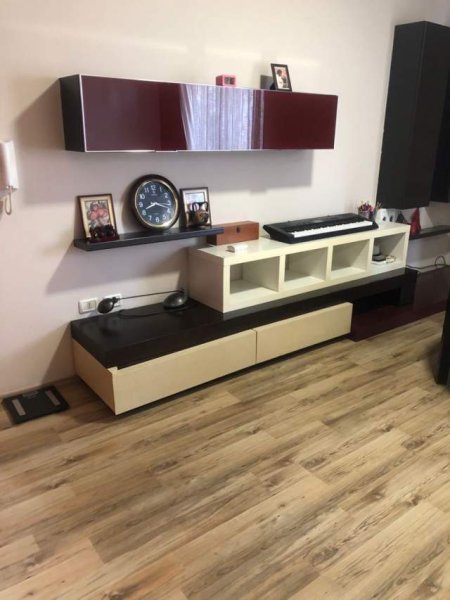 Tirane,Apartament 2+1 me qira prane Pazarit te ri