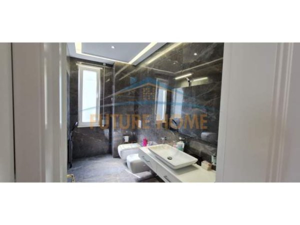 Tirane, shes Vile 4+1 Kati 0, 630 m² 450.000 Euro (Lunder)