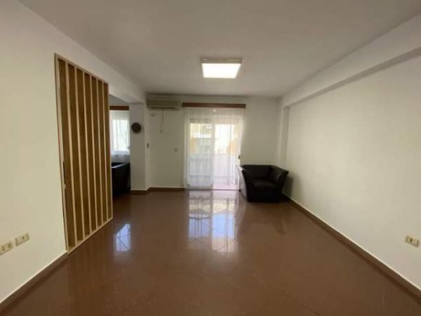 Tirane, jap me qera zyre 120 m² 450 Euro