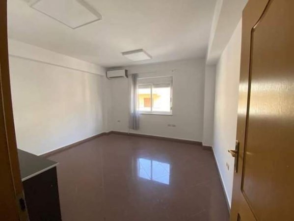 Tirane, jap me qera zyre 120 m² 450 Euro