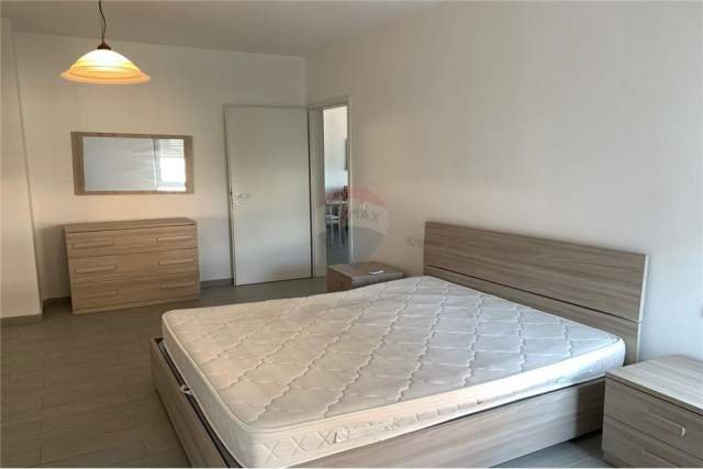 Tirane, jepet me qera apartament 2+1+A Kati 3, 92 m² 550 Euro (Rruga Frosina Plaku)