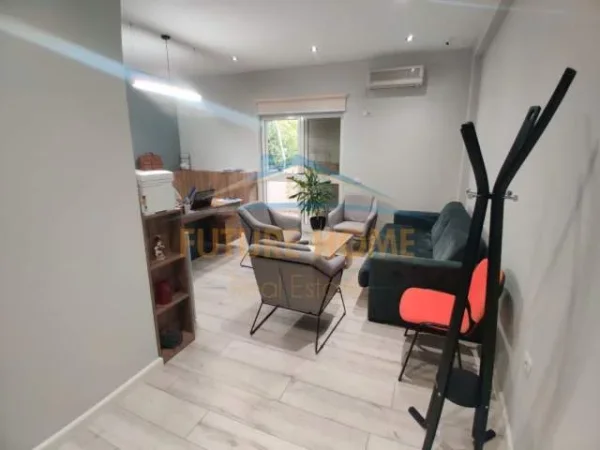 Tirane, jap me qera ambjent biznesi Kati 2, 130 m² 1.400 Euro (Bllok)