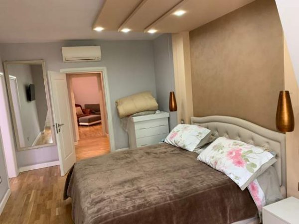 Tirane, jap me qera apartament 2+1 800 Euro