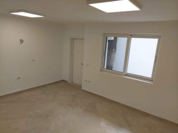 Tirane, jap me qera apartament 2+1+A+BLK Kati 1, 120 m² 600 Euro (Rruga Comeve)
