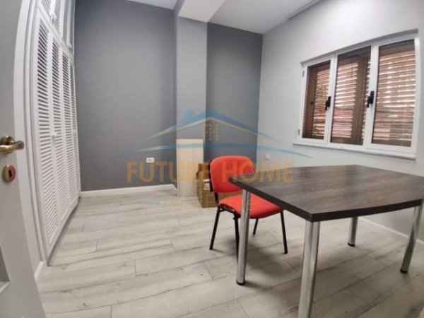 Tirane, jap me qera ambjent biznesi Kati 2, 130 m² 1.400 Euro (Blloku / OPP23011)