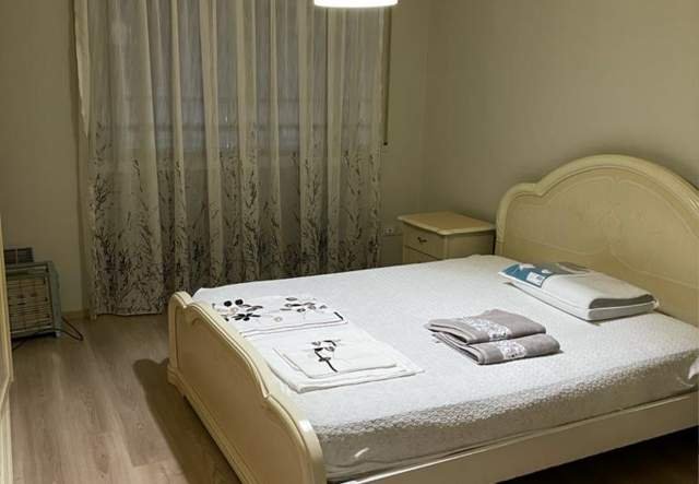 Tirane, jepet me qera apartament 125 m² 650 Euro