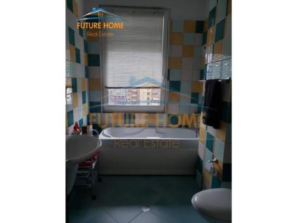 Tirane, jap me qera apartament 3+1+BLK Kati 7, 139 m² 1.100 Euro (Libri Universitar)