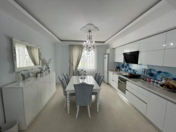 Tirane, shes Vile Kati 4, 560 m² 550.000 Euro (Rruga 4 Deshmoret)