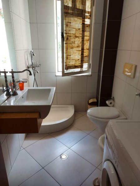 Tirane, jap me qera apartament 2+1+2 tualete+BLK Kati 2, 101 m² 400 Euro (Bill Klinton)