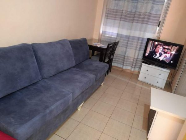 Tirane, jap me qera apartament 1+1 Kati 2, 280 Euro