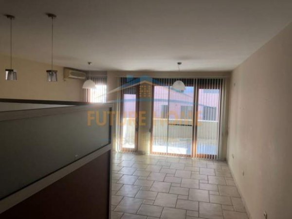 Tirane, jap me qera ambjent biznesi Kati 4, 145 m² 750 Euro (Mbrapa RTSH)