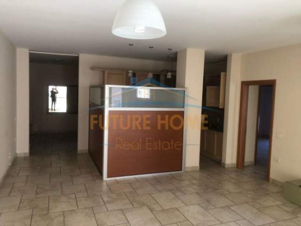 Tirane, jap me qera ambjent biznesi Kati 4, 145 m² 750 Euro (Mbrapa RTSH)