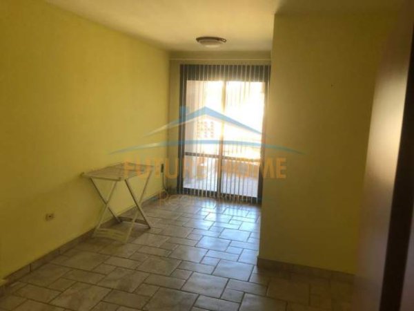 Tirane, jap me qera ambjent biznesi Kati 4, 145 m² 750 Euro (Mbrapa RTSH)