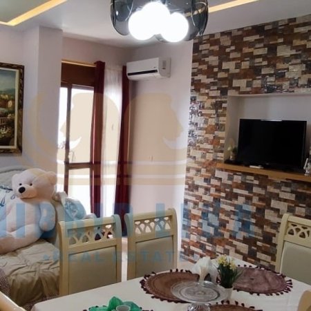 Durres, shes apartament Kati 5, 111 m² 130.000 Euro (Shkembi i Kavajes)