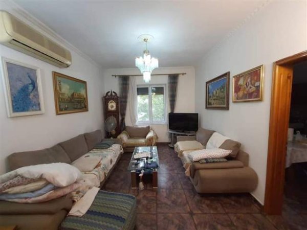 Shitet  Apartament 3+1 i mobiluar