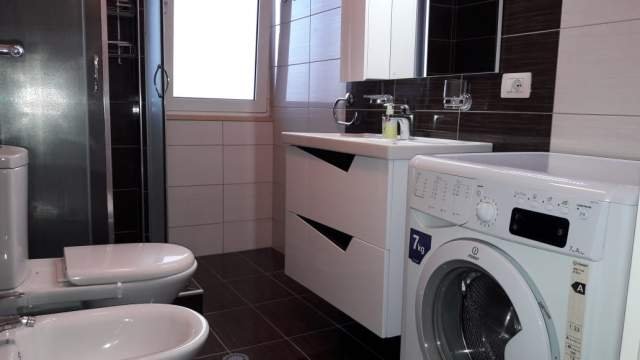 Tirane, jepet me qera apartament 2+1+BLK Kati 5, 105 m² 600 Euro (rruga Peti)