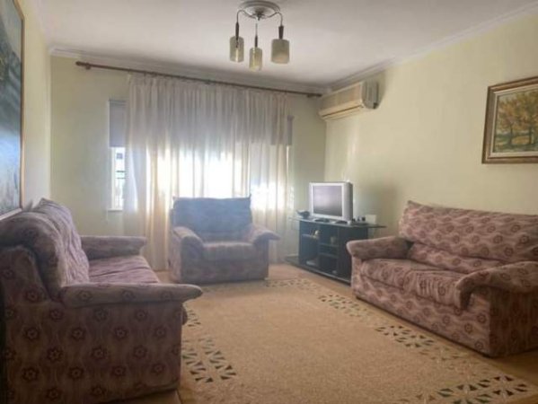 Tirane, jap me qera apartament 3+1 500 Euro